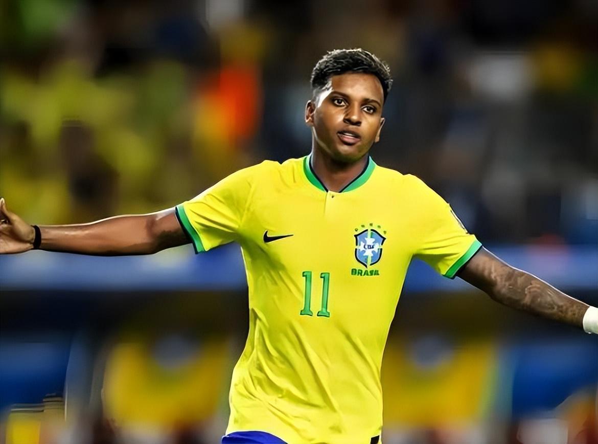 开云娱乐-喜讯！申花冬训或许会迎来久违后腰强援爆发，曾是国足获胜功臣