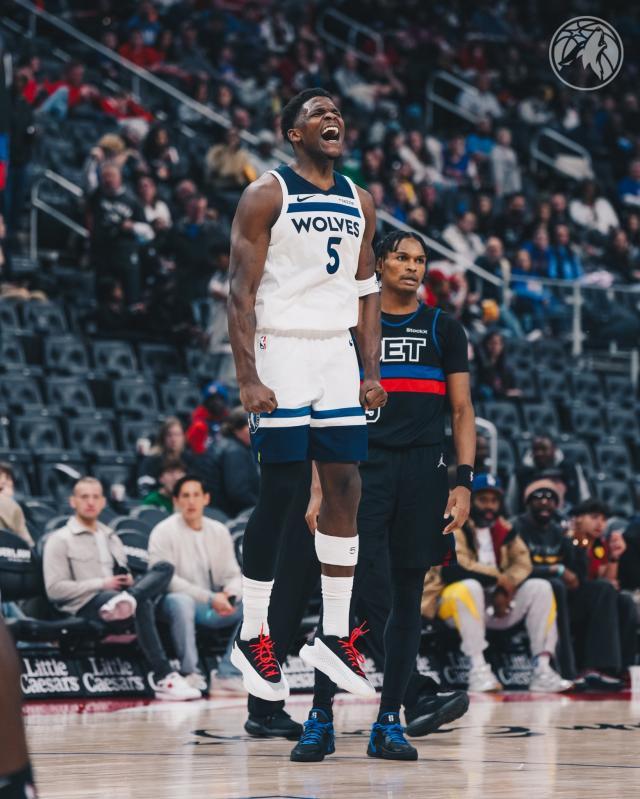 上场抱怨得分太少 华子今晚抠掉传球键空砍53分！