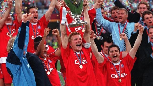 1716390936893010789.jpeg stefan_effenberg_lifts_the_trophy_after_bayern_see_off_valencia_in_2001.jpeg